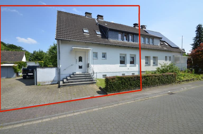 Vermietetes 2-Parteienhaus mit 829 m² Traumgrundstück in Lohmar-Zentrum