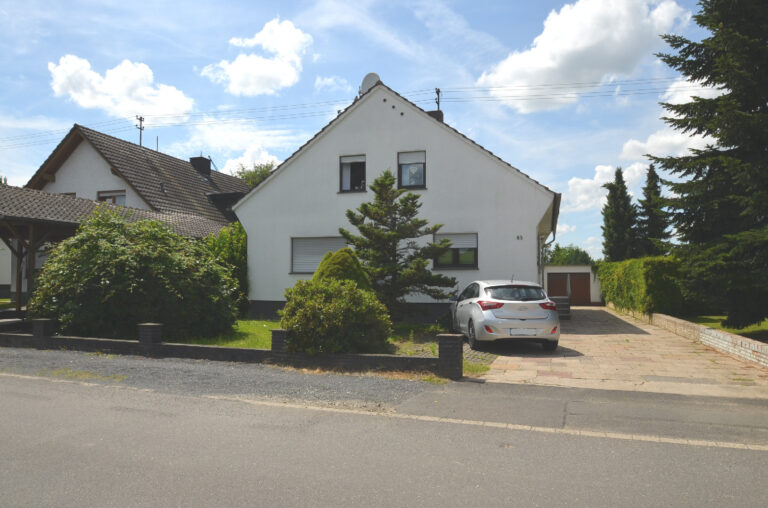 Einfamilienhaus mit viel Platz in guter Wohnlage von Hennef – Stoßdorf