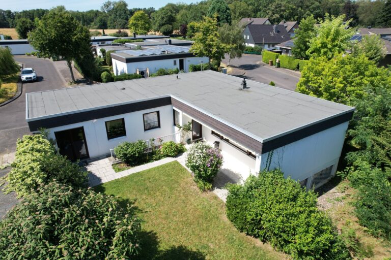 Freistehender Bungalow mit Garage in guter Niederpleiser Lage